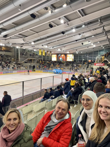 Buddies beim Vienna Capitals Eishockey-Match