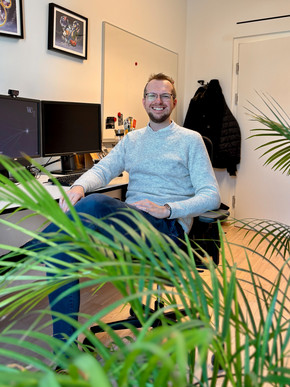 Foto von Mathew Gillings in seinem Büro