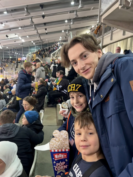 Buddies beim Vienna Capitals Eishockey-Match