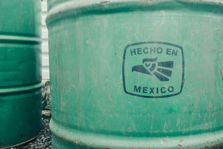 Bild von einem Fass mit der Beschriftung "Hecho en Mexico"
