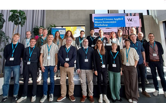 Participants of the VAM standing in two rows in the foyer of the Executive Academy